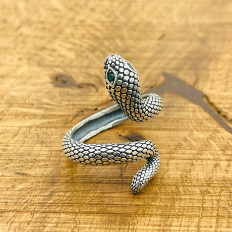 Adjustable Green Snake Eyes Design Ring - TryAladdin