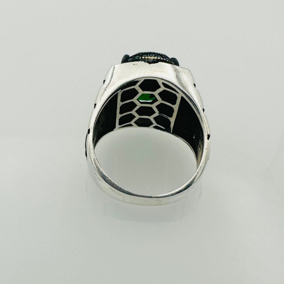 Elegant Emerald Men's Ring - TryAladdin