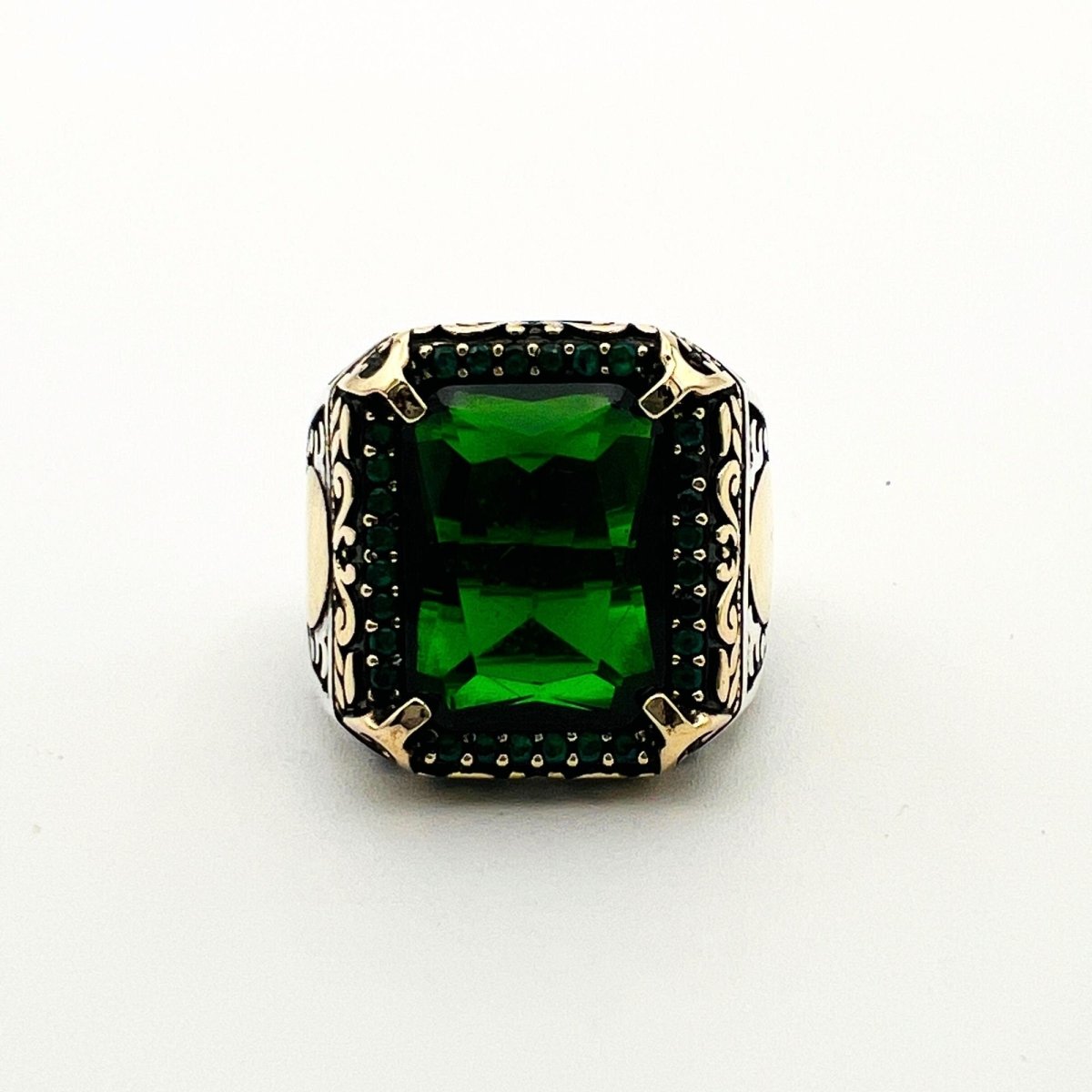 Green Emerald Men's Silver Ring - TryAladdin