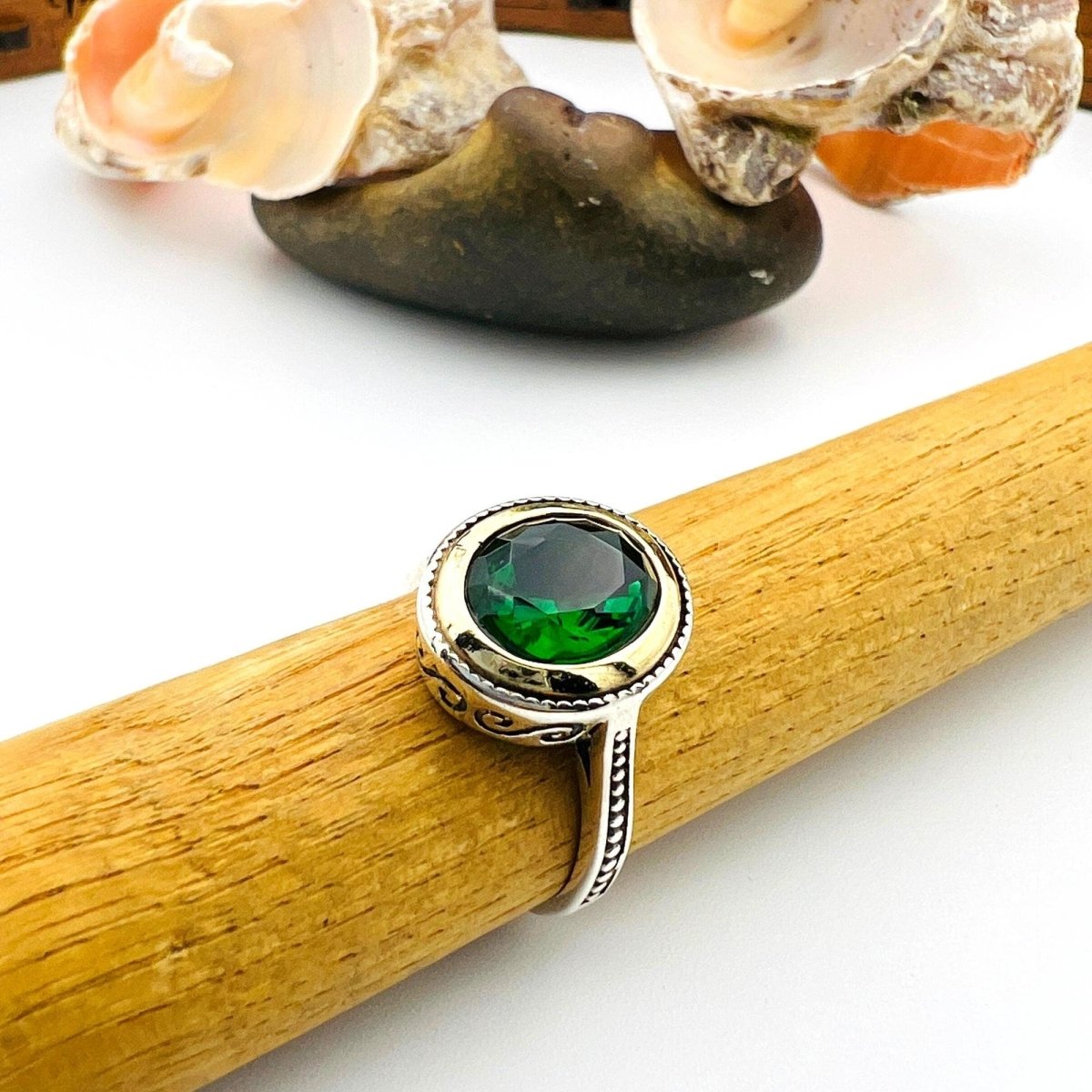 Green Emerald Oval Ring - TryAladdin