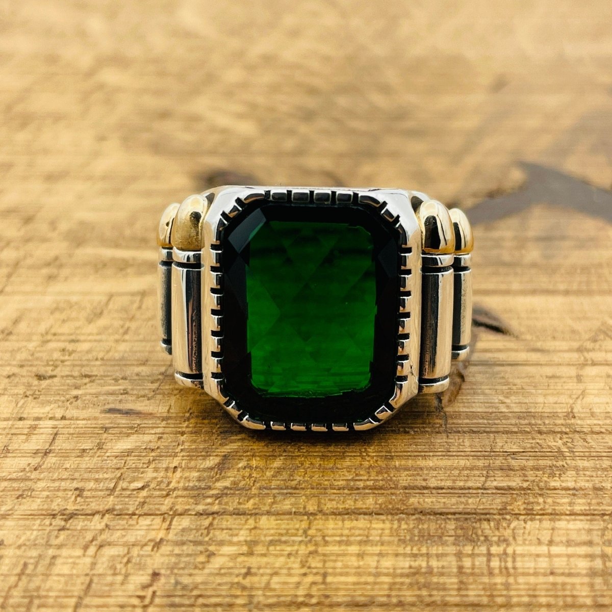 Green Emerald Square Stone Men's Silver Ring - TryAladdin