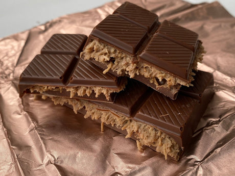 Hazelnut Praline Dubai Chocolate Bar – Crispy & Nutty Delight - TryAladdin