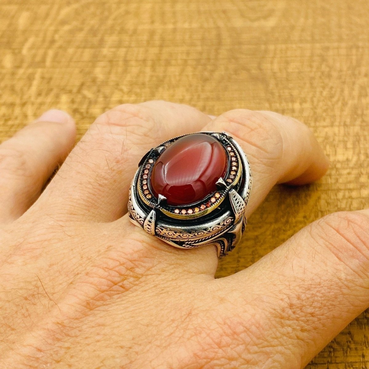 Men Red Aqeeq Silver Ring - TryAladdin