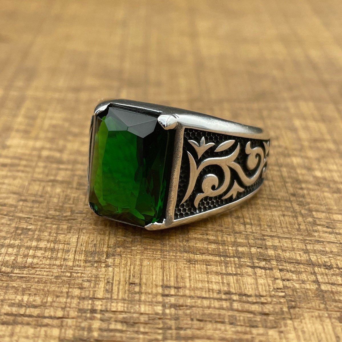 Men's Green Emerald Stone Silver Ring - TryAladdin