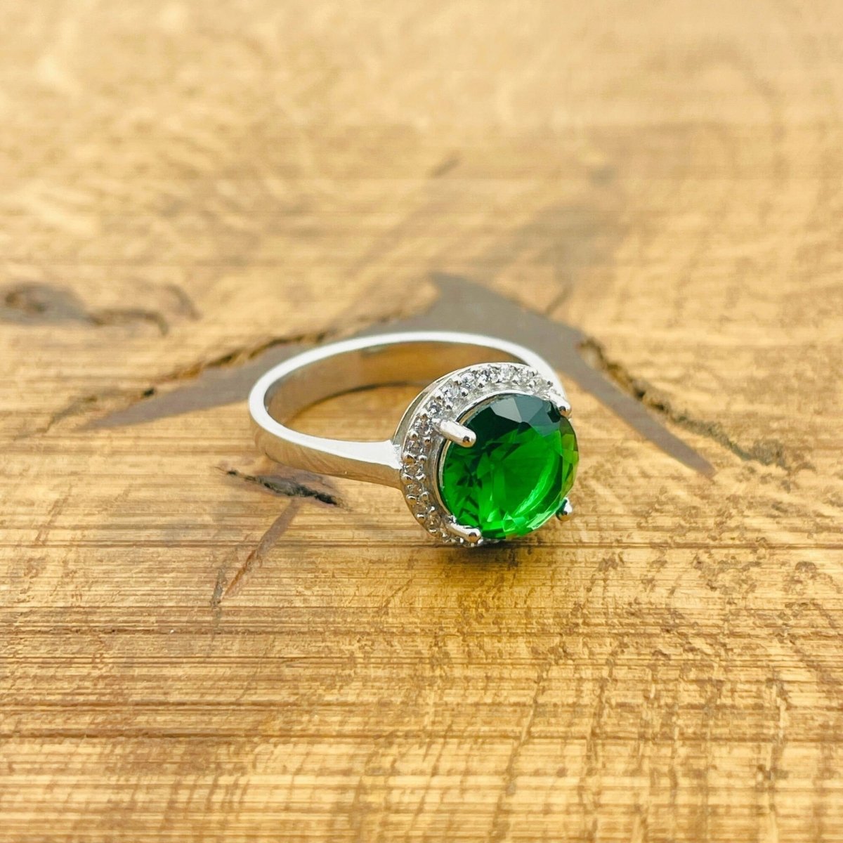 Women's Emerald Silver Ring - TryAladdin