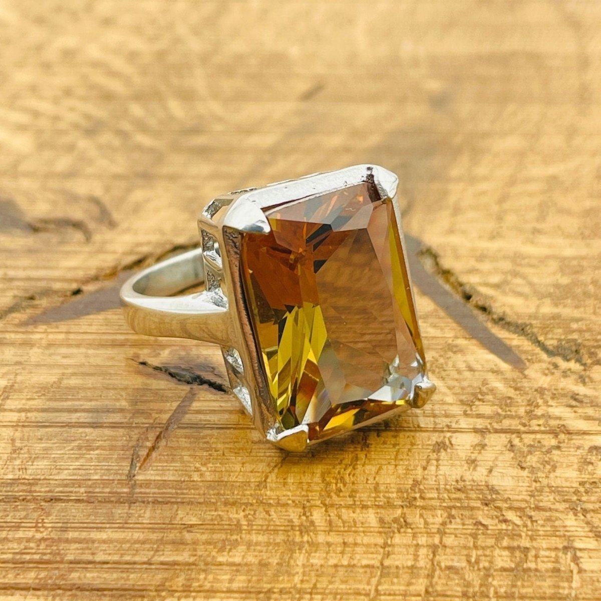 Women’s Zultanite Square Stone Ring - TryAladdin